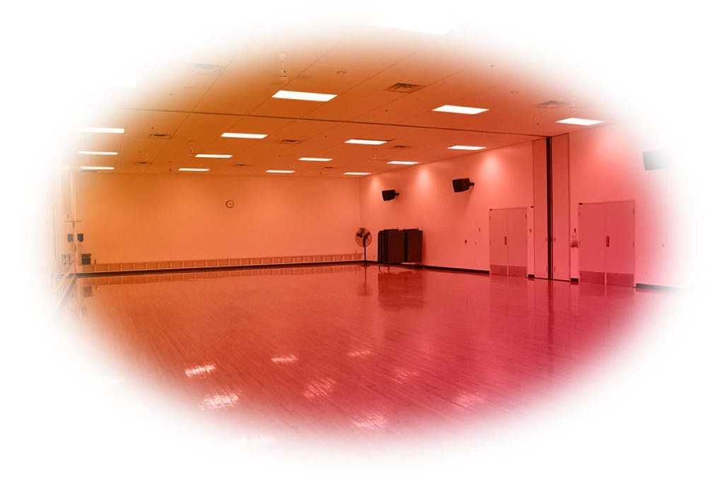 Une salle de danse.